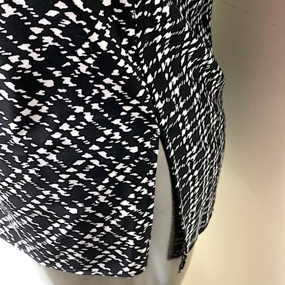 Jones New York Sleeveless Scoop Neck Top Blouse Pull In Zip Front Size Medium - Picture 3 of 12